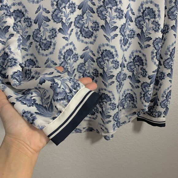 Loft Floral Blue And White B-neck Blouse Size Medium Womens - Picture 4 of 10